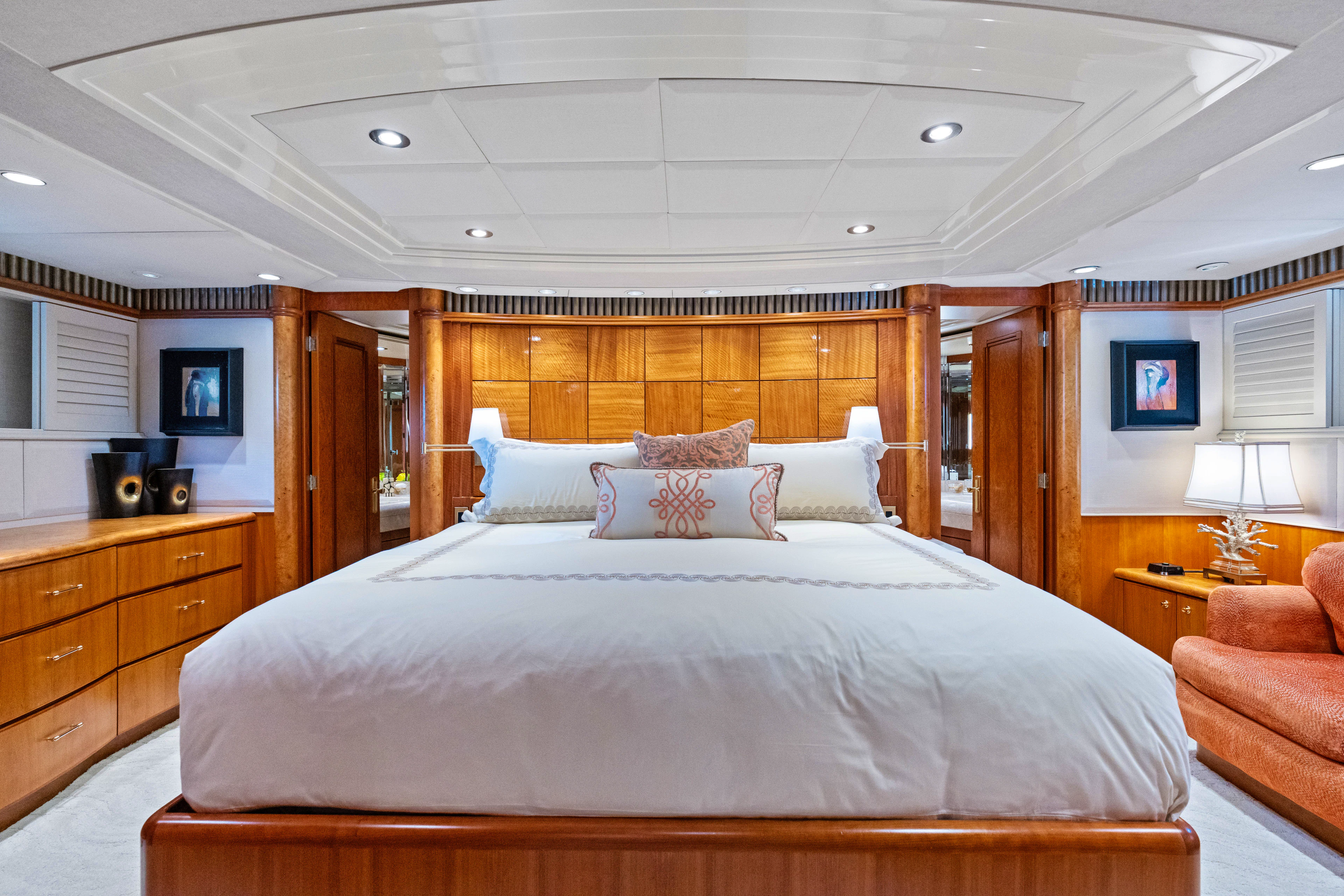 103ft West Bay 2001 “PICOSA LADY”