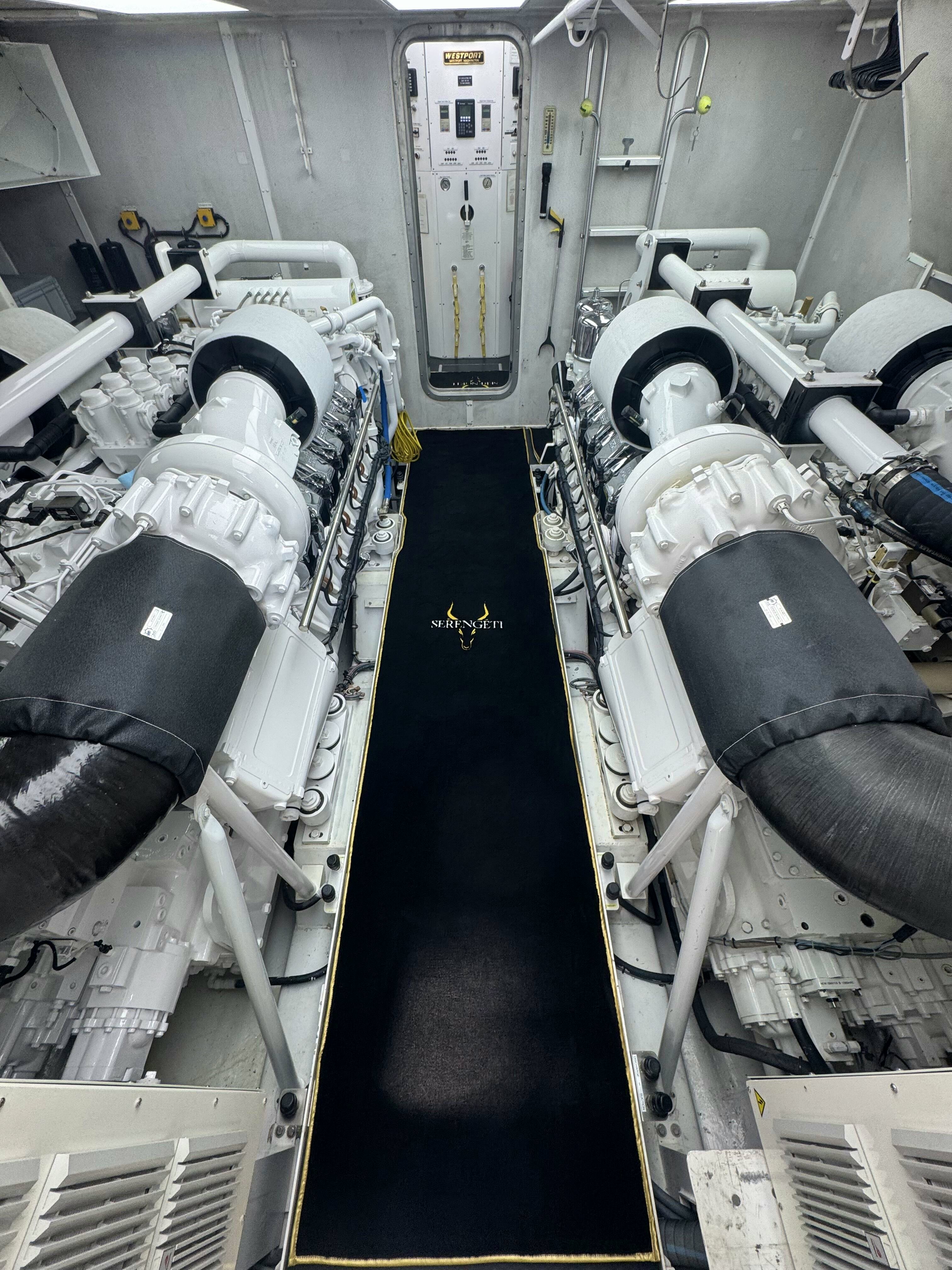 Serengeti - 130ft Westport 2002