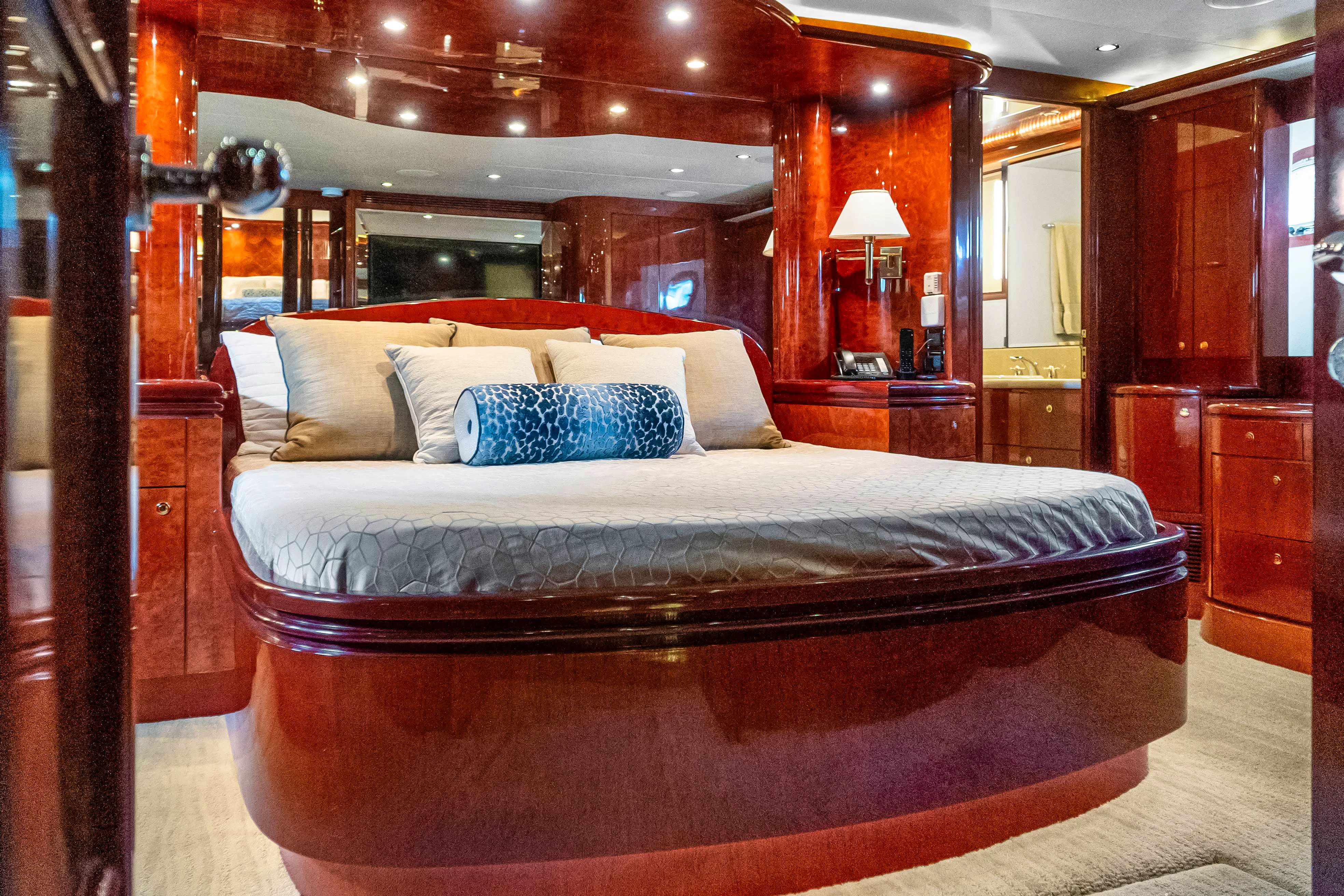 80ft Ocean Alexander 2005/2023 “JUSMAD”