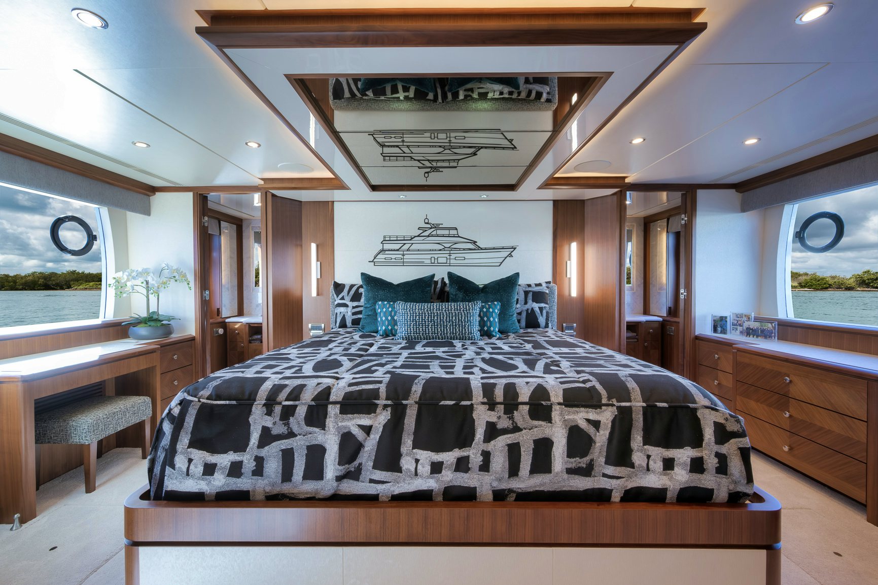 Live Mas - 85ft Ocean Alexander 2017/2023